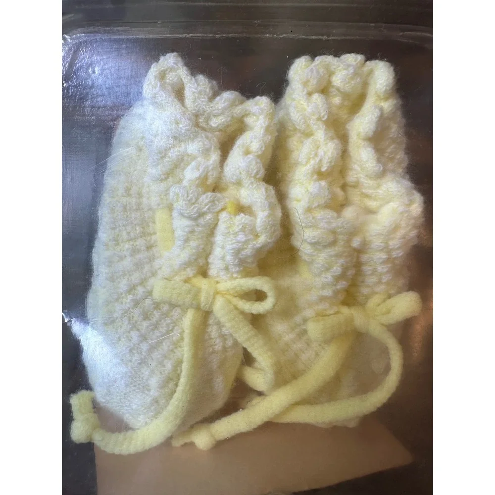 Vintage 1980 Dundee Shirt Tales Receiving Blankets 2pk & Knit Booties NWT Yellow